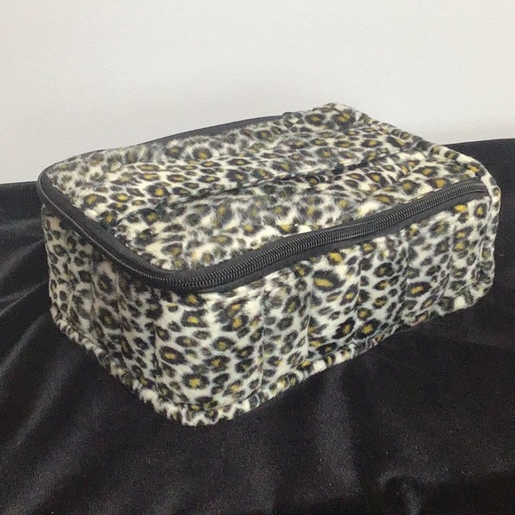 ESSENTIAL OIL TRAVEL CASE/HOLDER LEOPARD PRINT - Picture 1 of 7
